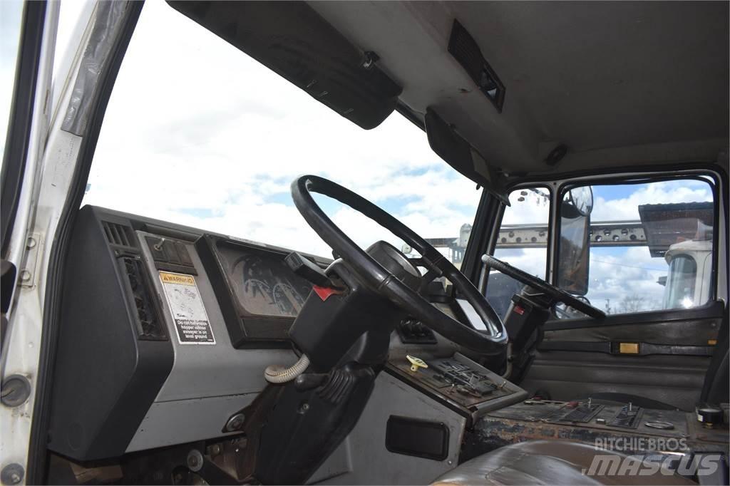 Freightliner FL70 Прибиральні машини