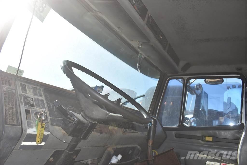 Freightliner FLC112 Самоскиди