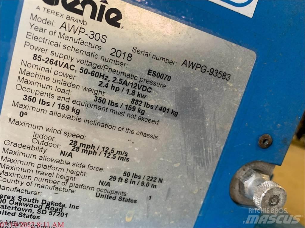 Genie AWP30S Вертикальні щоглові підйомники