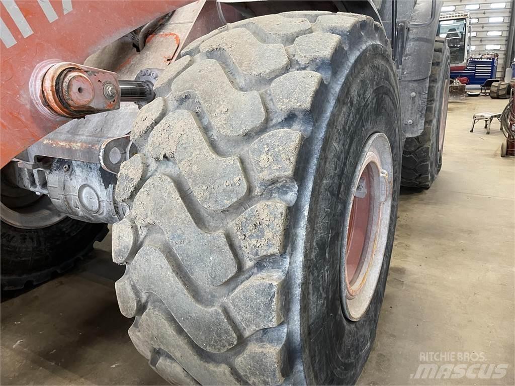 Hitachi ZW250-6 Фронтальні навантажувачі