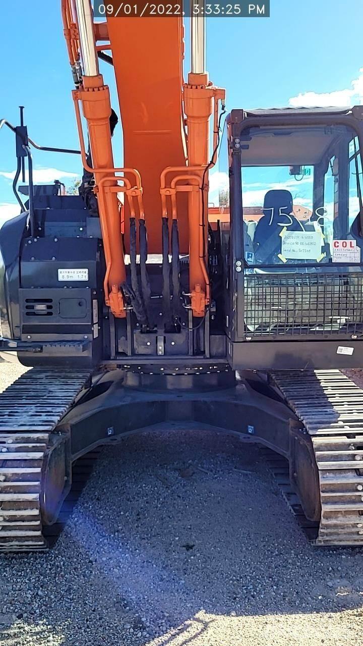 Hitachi ZX225US-6 Гусеничні екскаватори