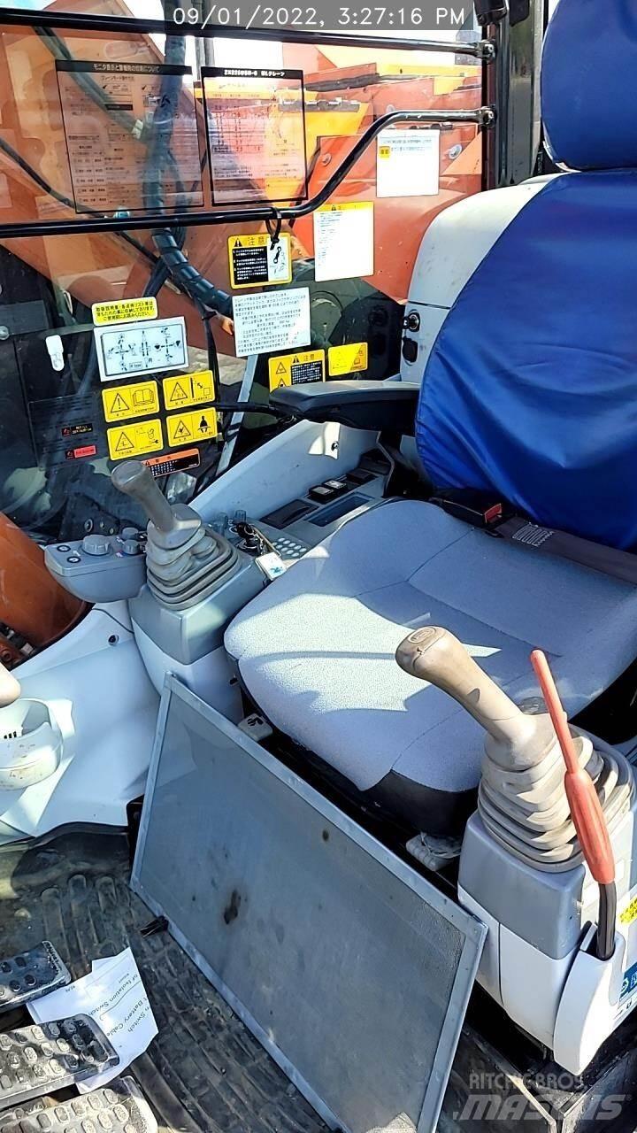 Hitachi ZX225US-6 Гусеничні екскаватори