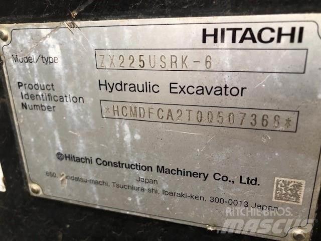 Hitachi ZX225USRK-6 Гусеничні екскаватори