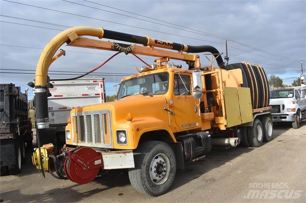 International 2554S Вантажівки-цистерни