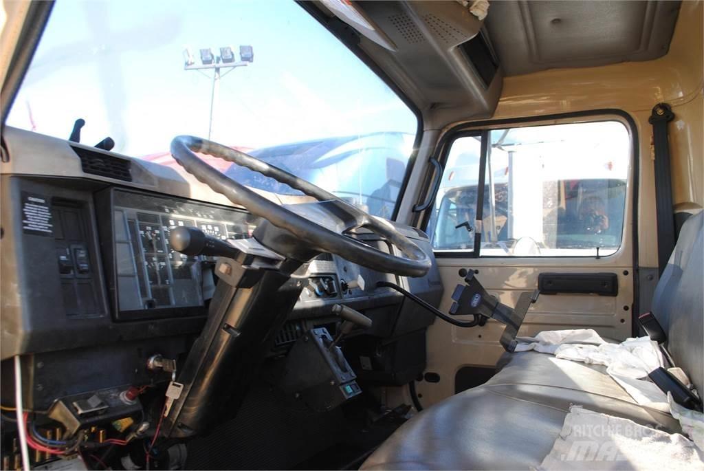 International 4700 Автокрани