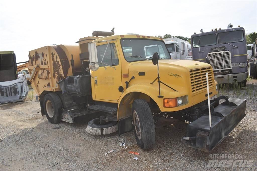 International 4700 Прибиральні машини