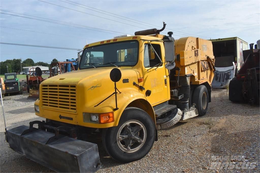 International 4700 Прибиральні машини