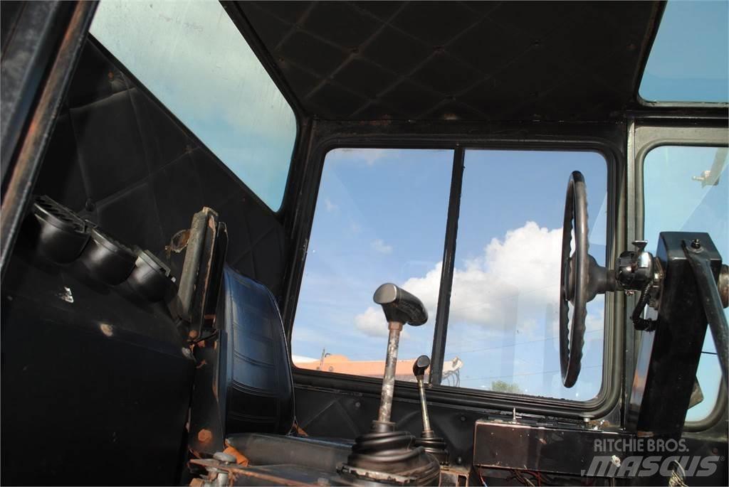 International 4700 Автокрани