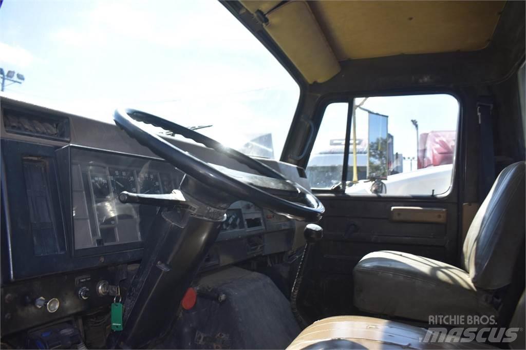 International 4900 Самоскиди