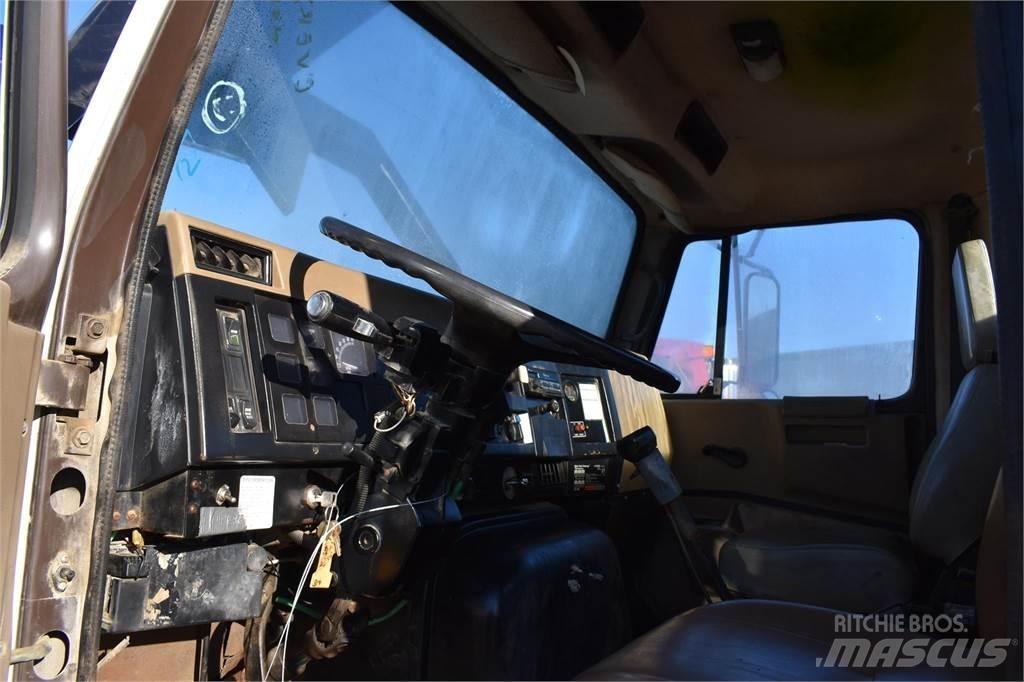 International 8200 Автокрани