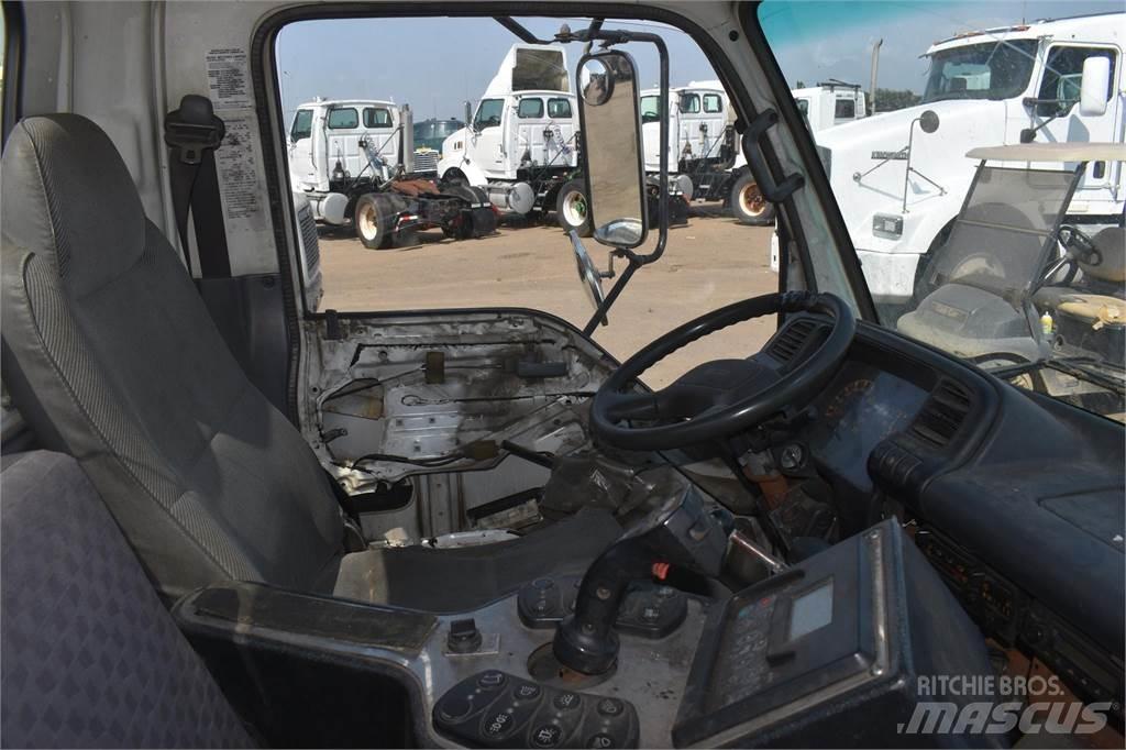Isuzu NPR Прибиральні машини
