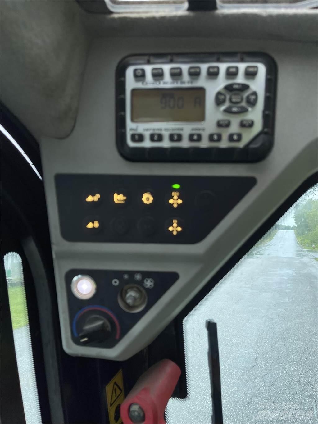 JCB 260T Міні-навантажувачі