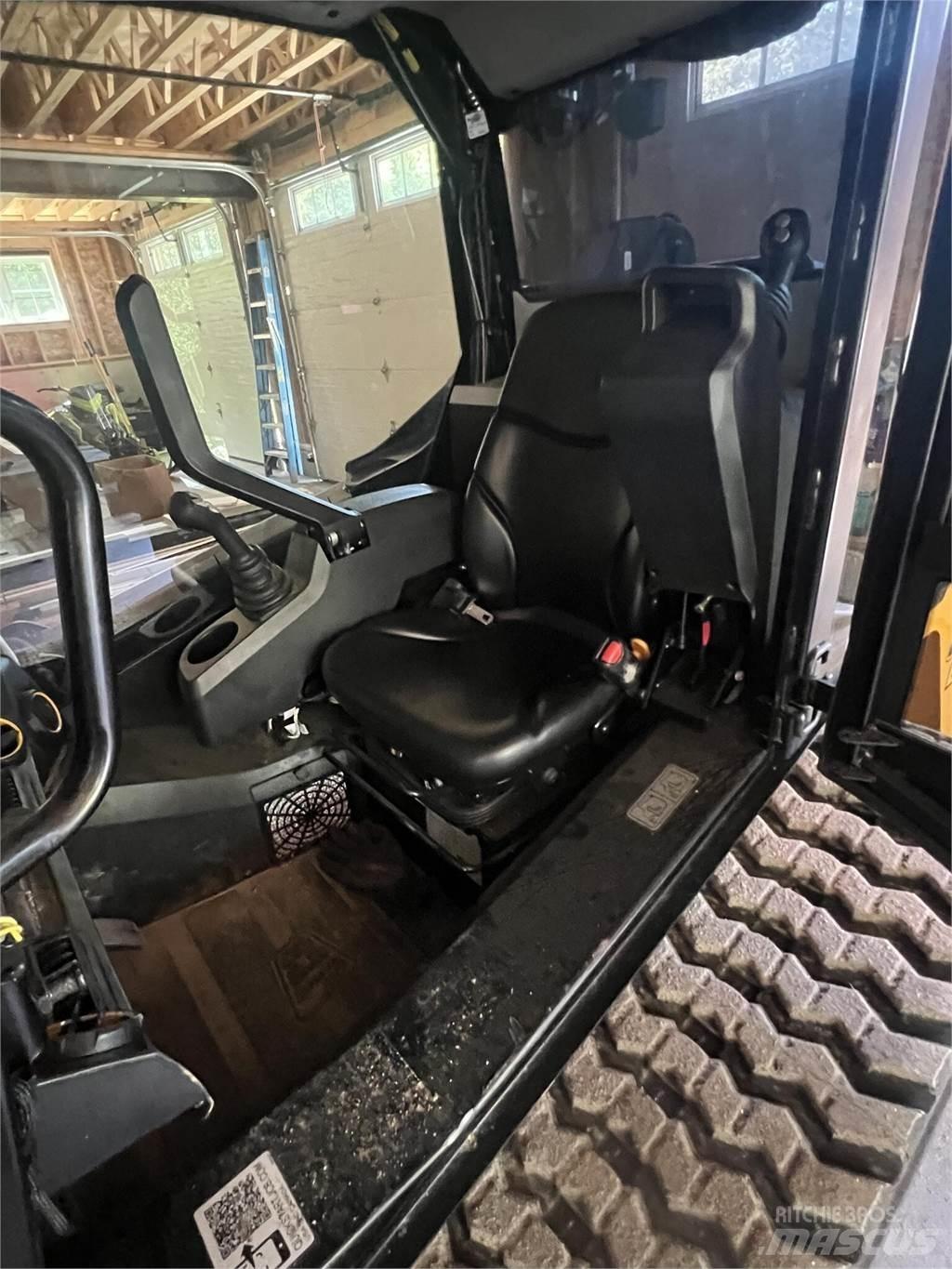 JCB 270T Міні-навантажувачі
