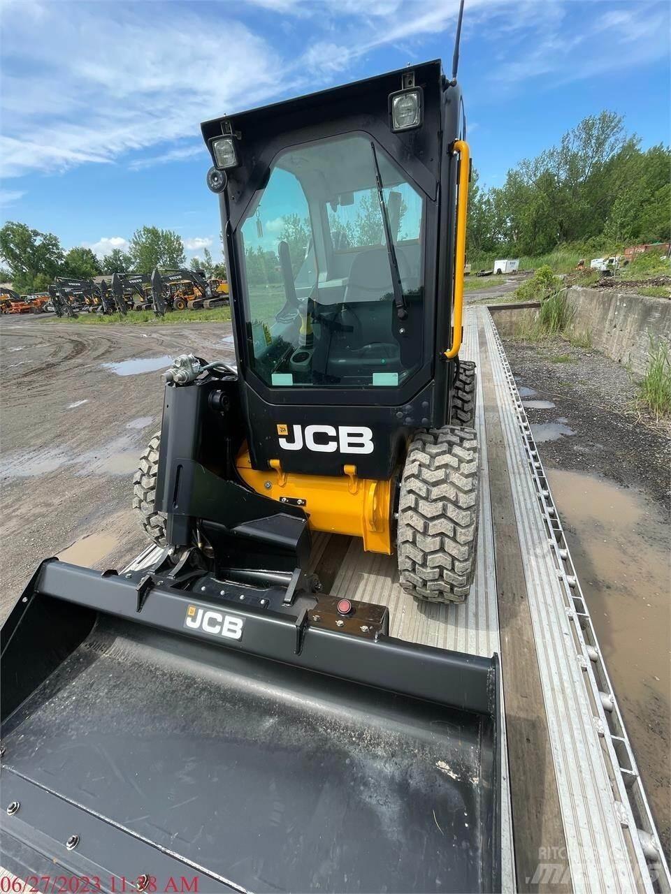 JCB 300 Міні-навантажувачі