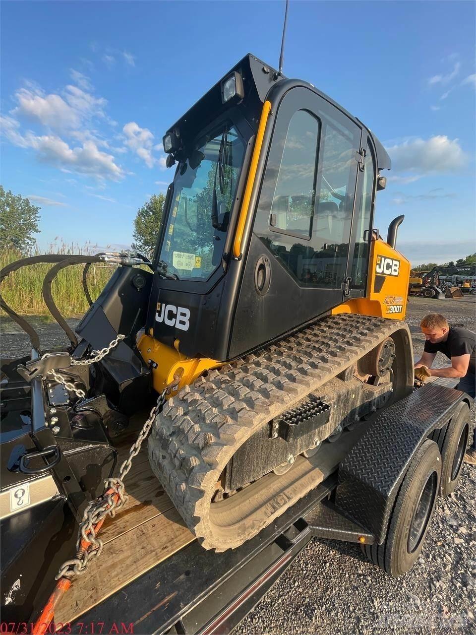 JCB 300T Міні-навантажувачі