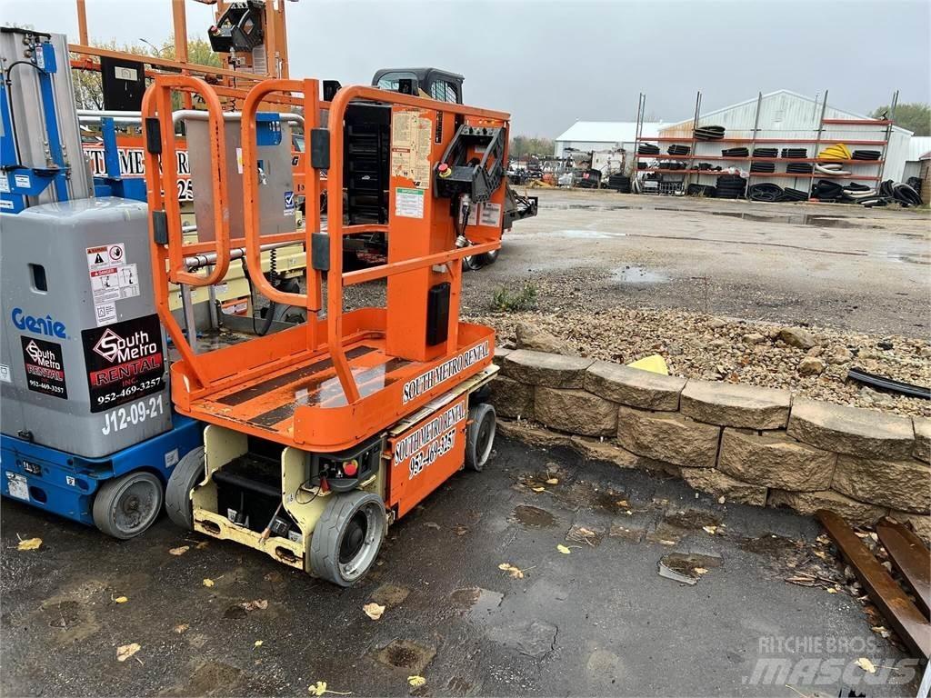 JLG 1230ES Вертикальні щоглові підйомники