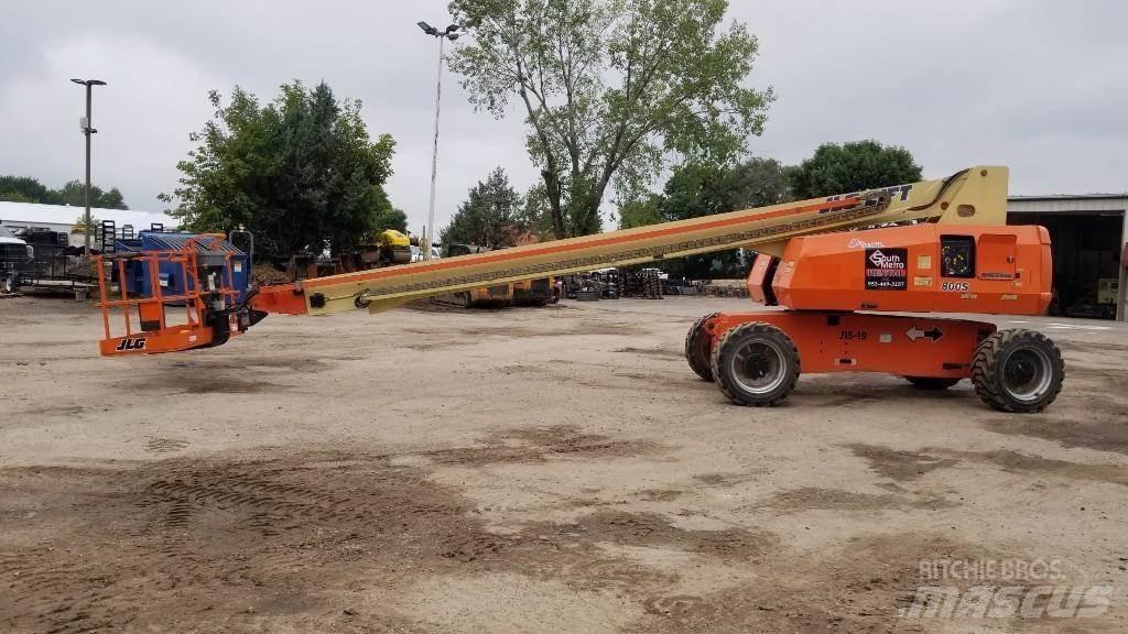 JLG 800S Телескопічні підйомники