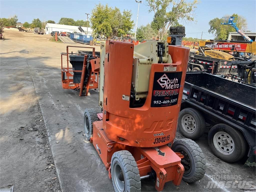 JLG E300AJP Колінчаті підйомники