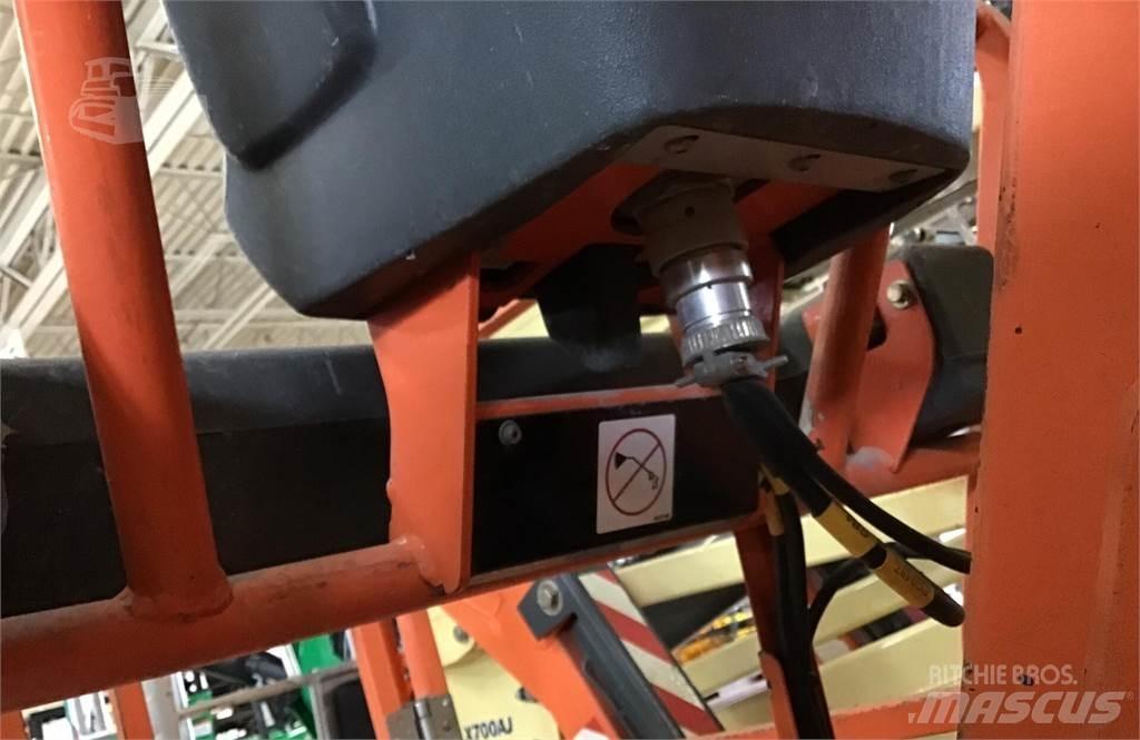 JLG TOUCAN 26E Вертикальні щоглові підйомники