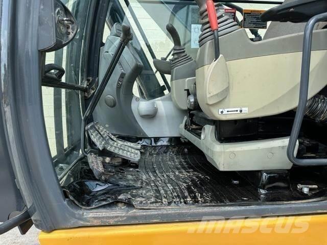 John Deere 210G LC Гусеничні екскаватори