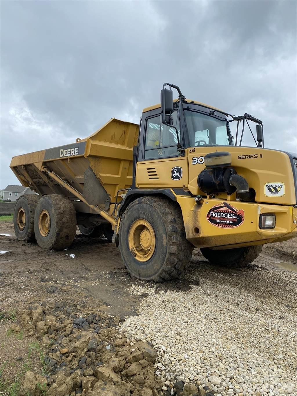 John Deere 300D Зчленовані самоскиди