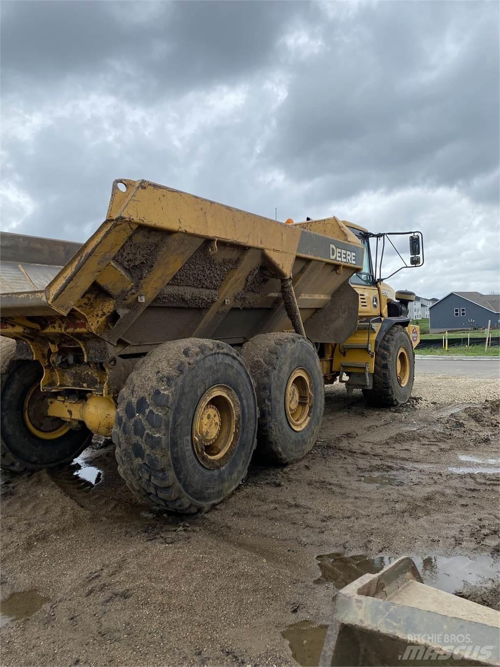 John Deere 300D Зчленовані самоскиди