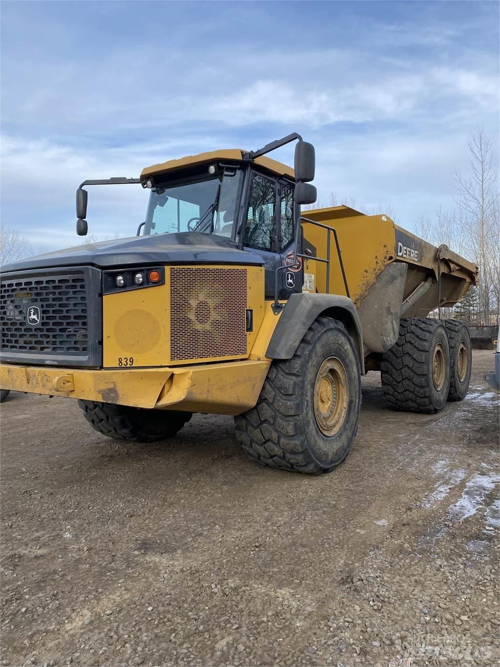 John Deere 410E Зчленовані самоскиди