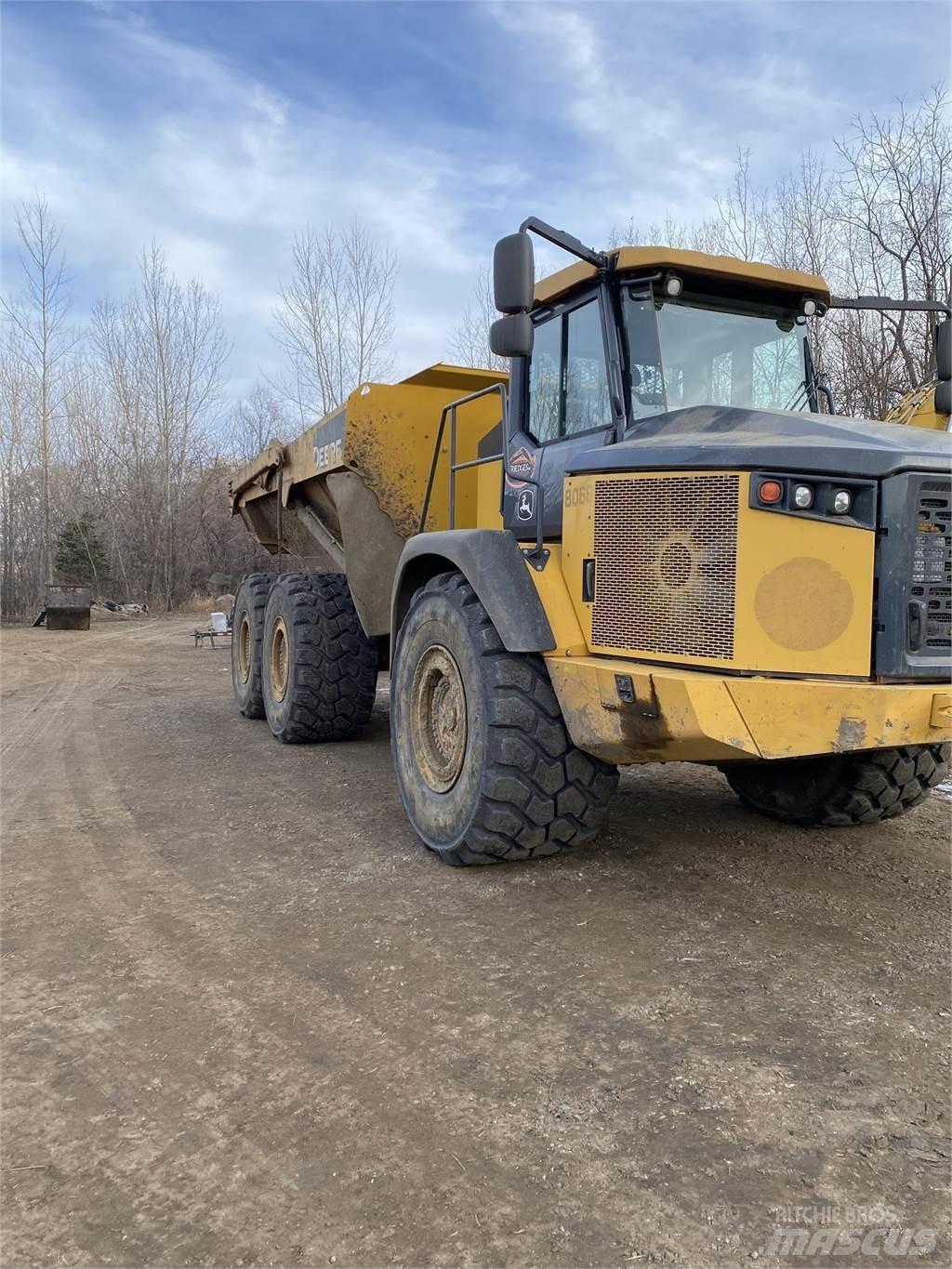 John Deere 410E Зчленовані самоскиди