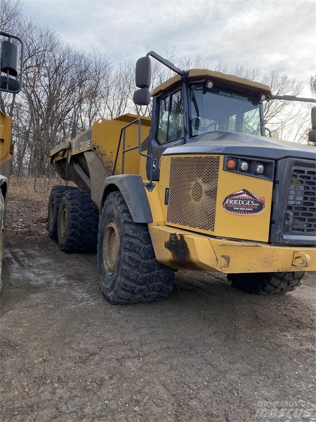 John Deere 410E Зчленовані самоскиди