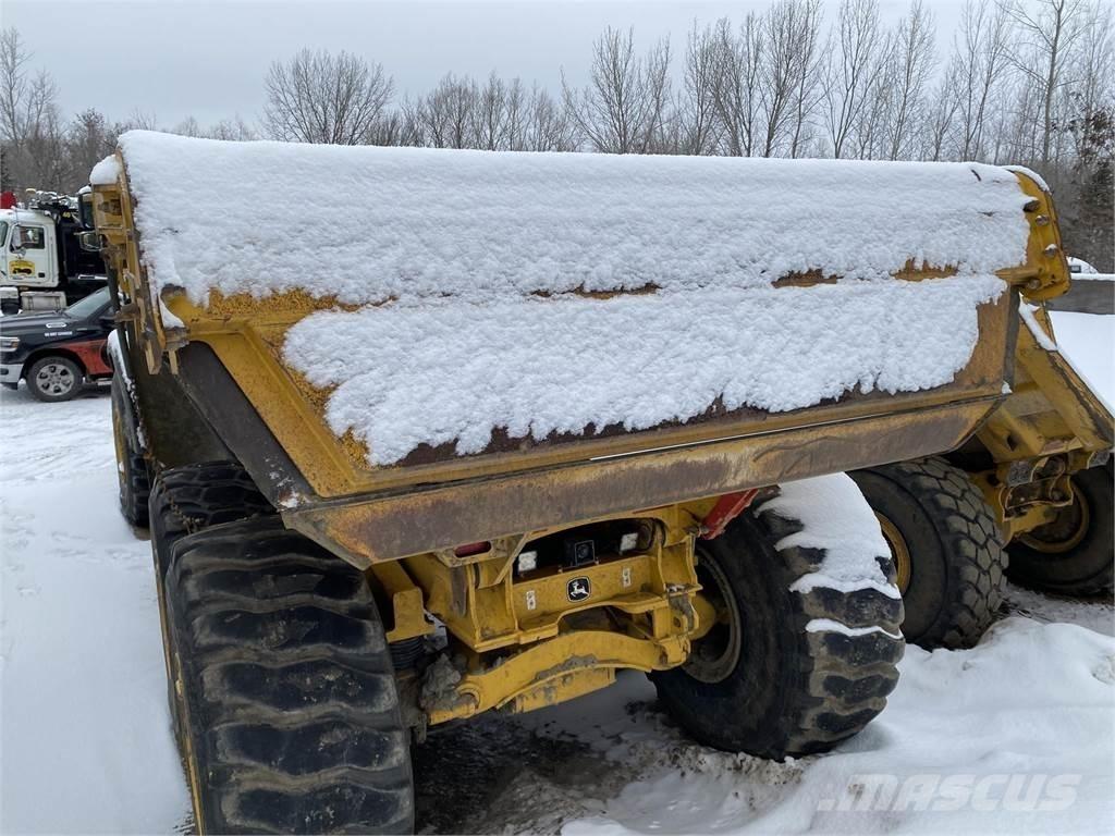 John Deere 460E Зчленовані самоскиди