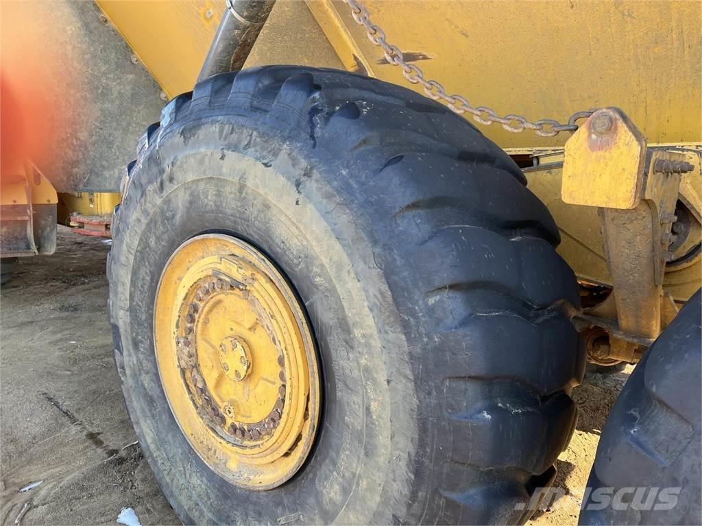 John Deere 460E Зчленовані самоскиди