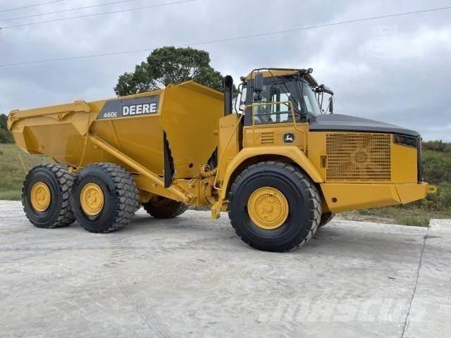 John Deere 460E Зчленовані самоскиди