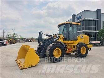 John Deere 524P Фронтальні навантажувачі