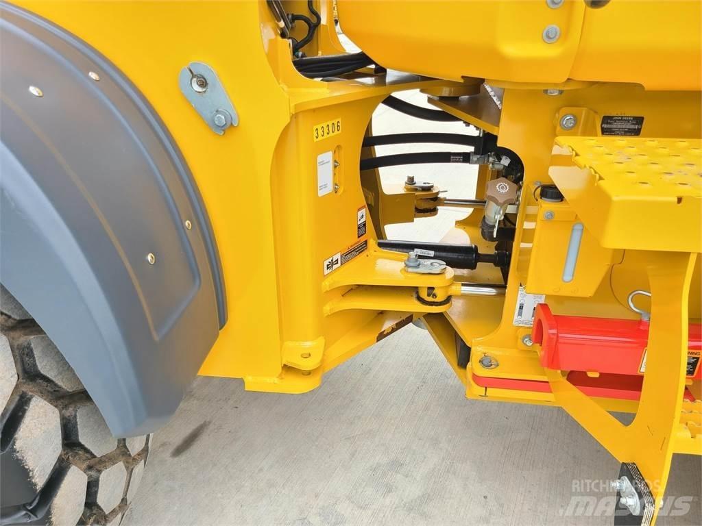 John Deere 524P Фронтальні навантажувачі
