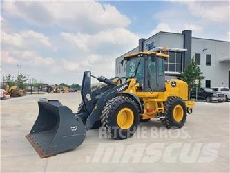 John Deere 544P Фронтальні навантажувачі