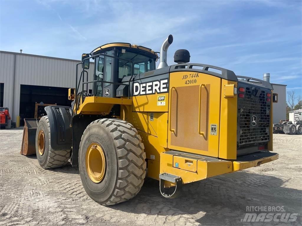 John Deere 744K Фронтальні навантажувачі