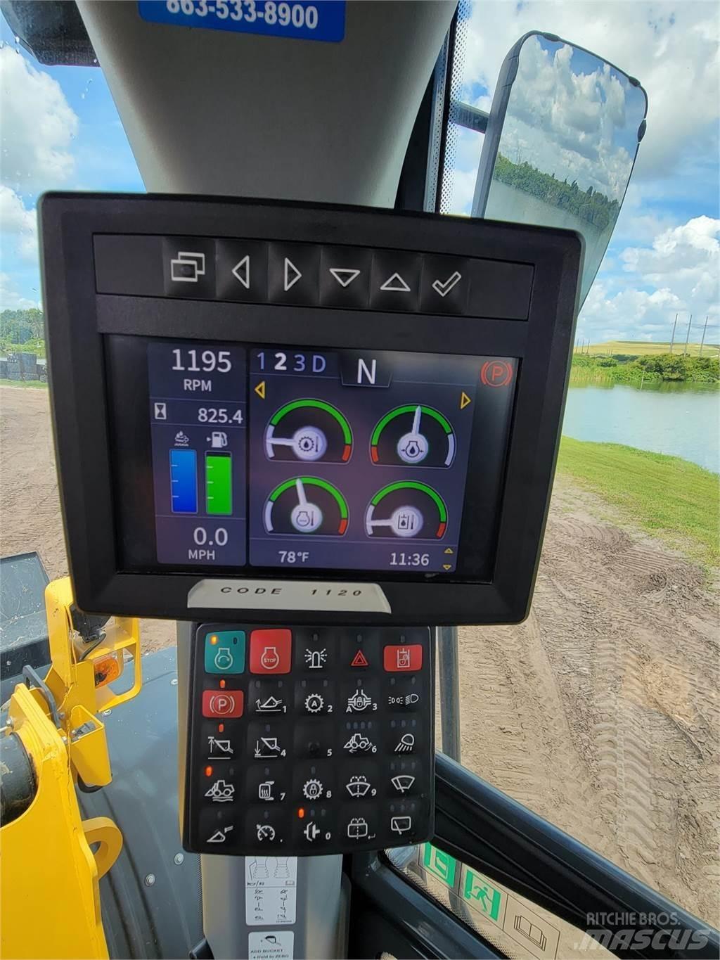 John Deere 744L Фронтальні навантажувачі