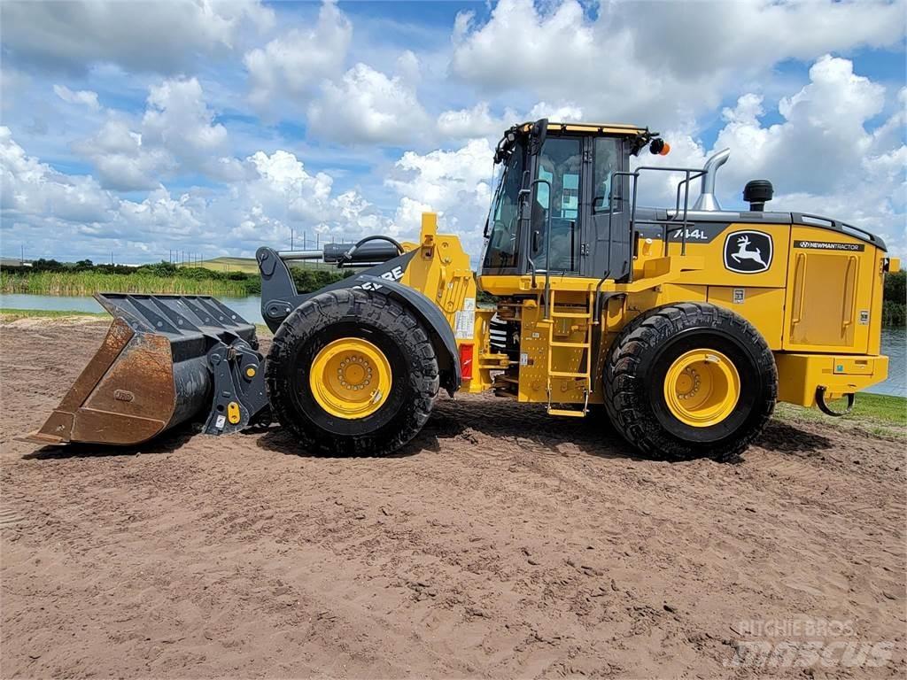 John Deere 744L Фронтальні навантажувачі