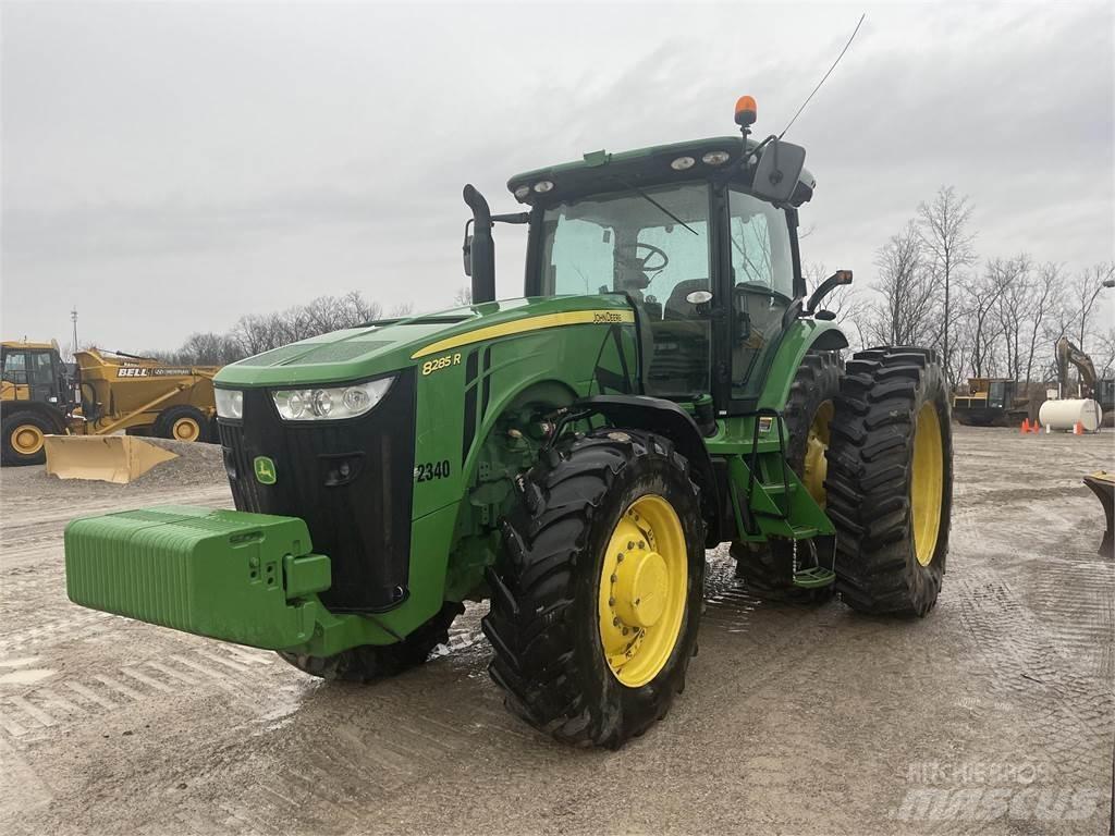 John Deere 8310R Трактори