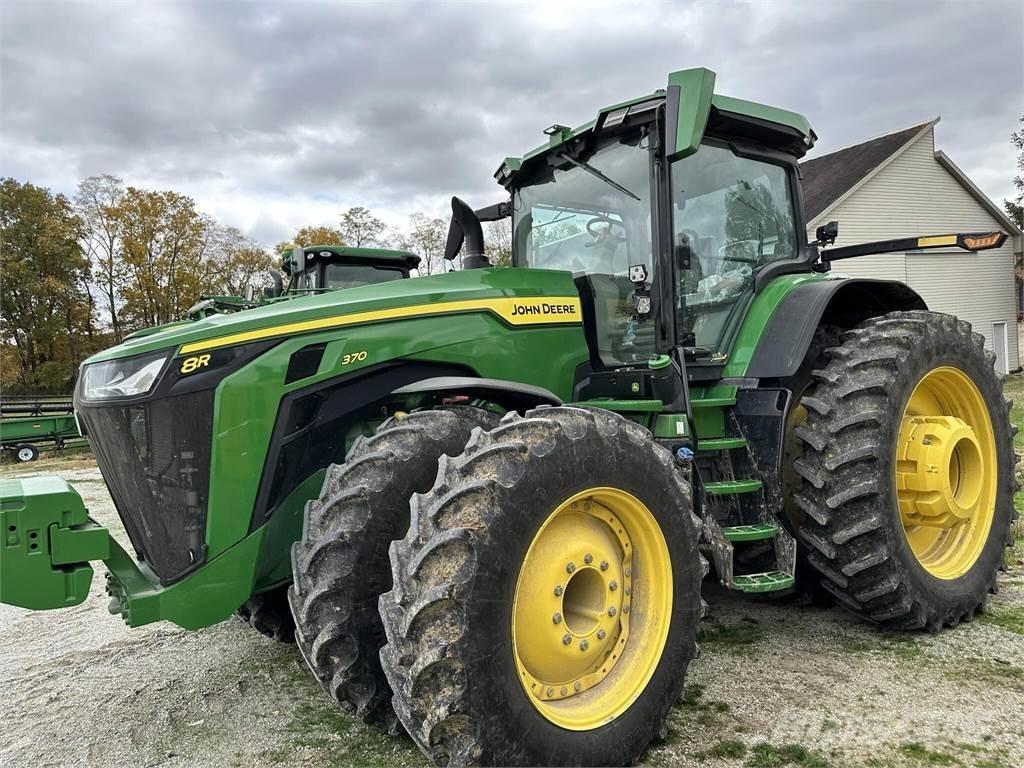 John Deere 8R 370 Трактори