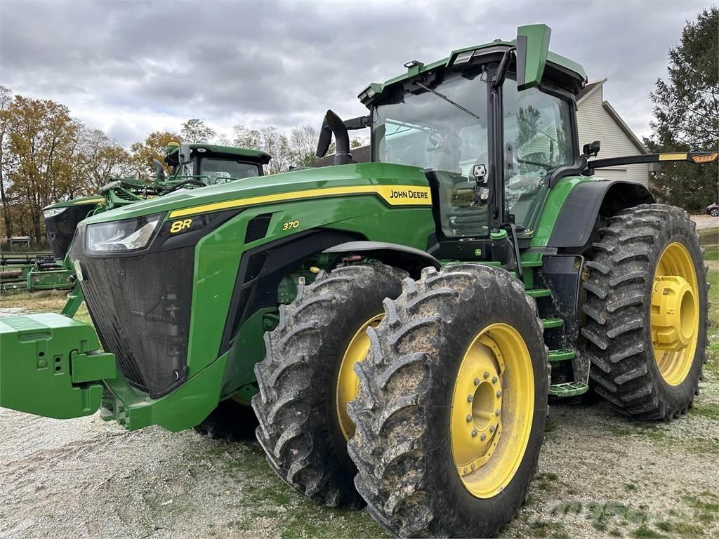 John Deere 8R 370 Трактори