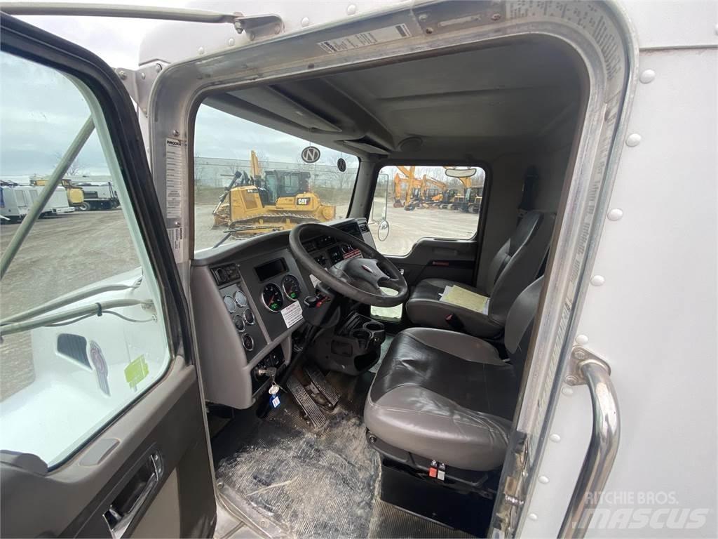 Kenworth T300 Поливальні машини