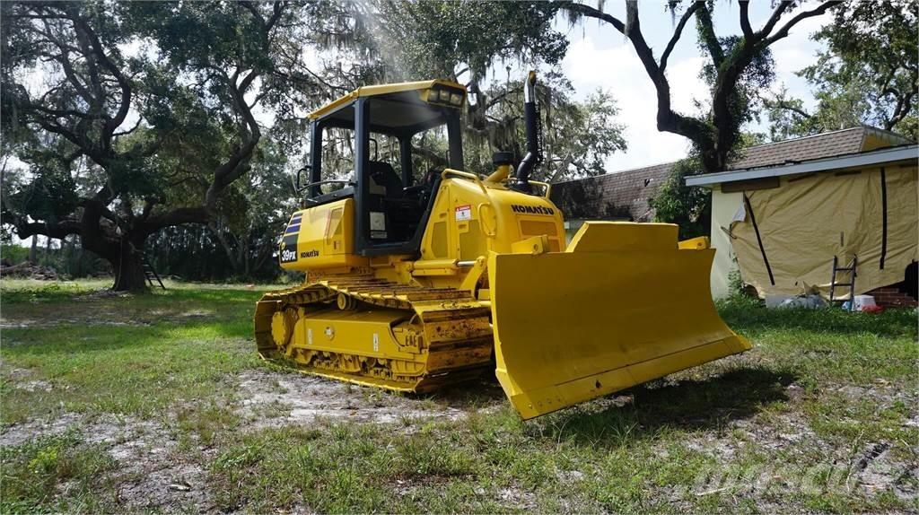 Komatsu D39PX-24 Гусеничні бульдозери