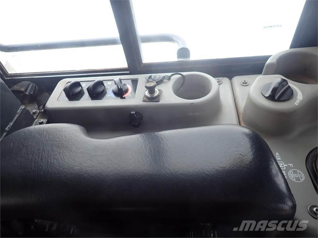 Komatsu D61PXi-24 Гусеничні бульдозери