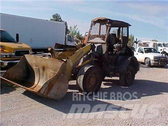 Komatsu WA100 Фронтальні навантажувачі