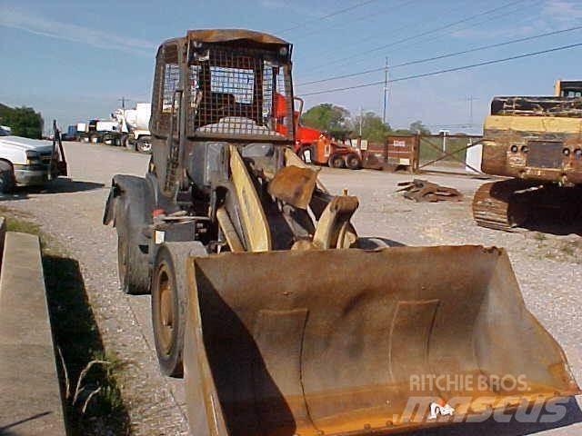 Komatsu WA100 Фронтальні навантажувачі