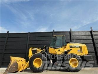 Komatsu WA200-8 Фронтальні навантажувачі