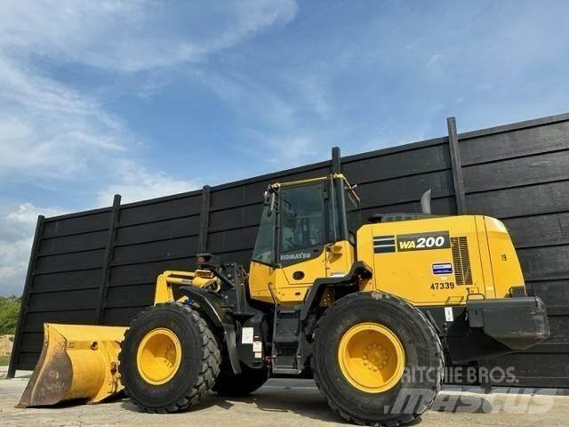 Komatsu WA200-8 Фронтальні навантажувачі
