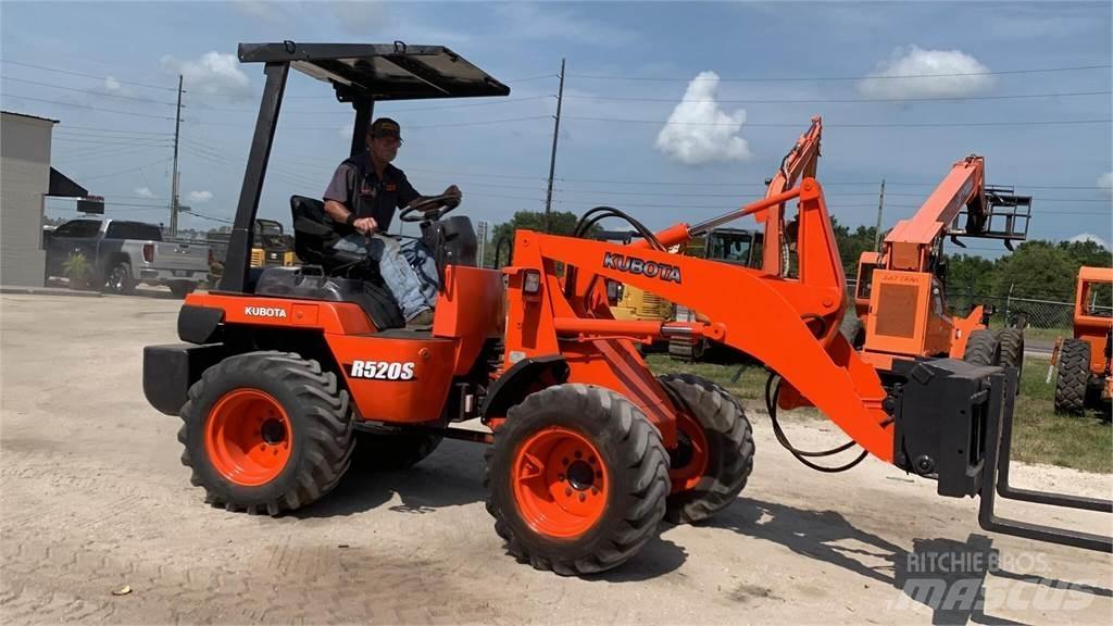 Kubota R520 Фронтальні навантажувачі