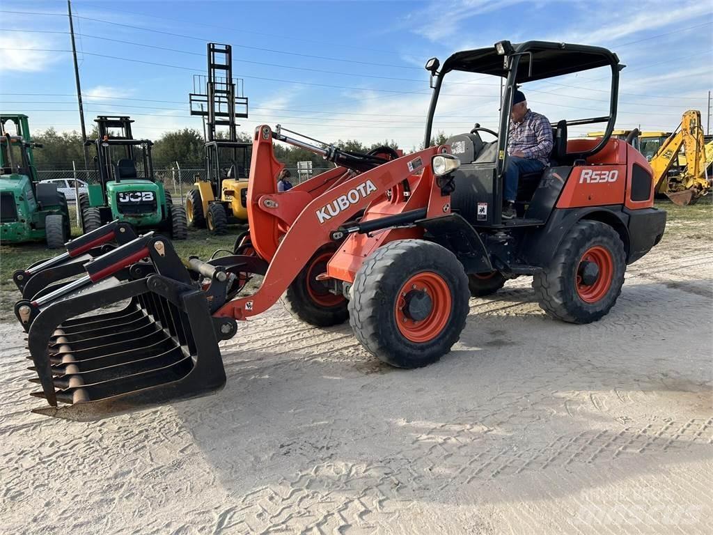 Kubota R530 Фронтальні навантажувачі